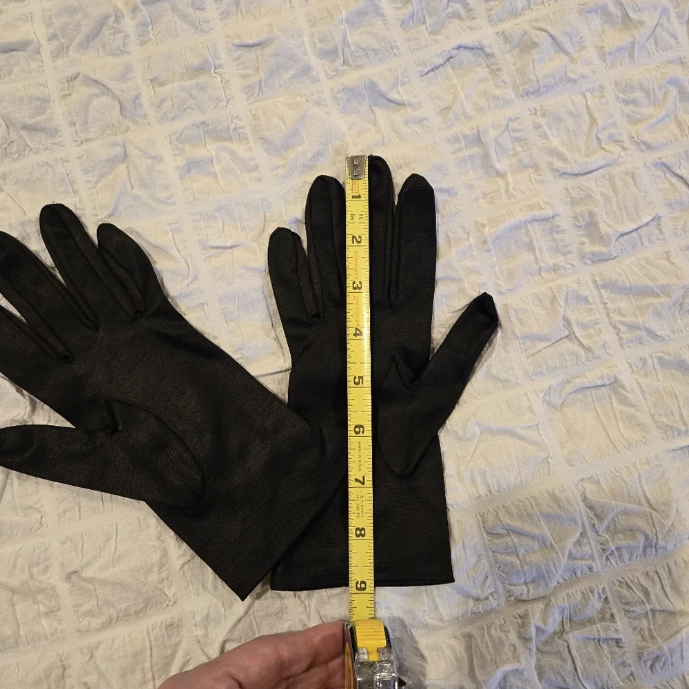 🖤 Elegant, Vintage Black Nylon Gloves – Size 7.5